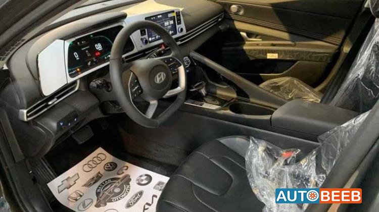 Hyundai Elantra 2025