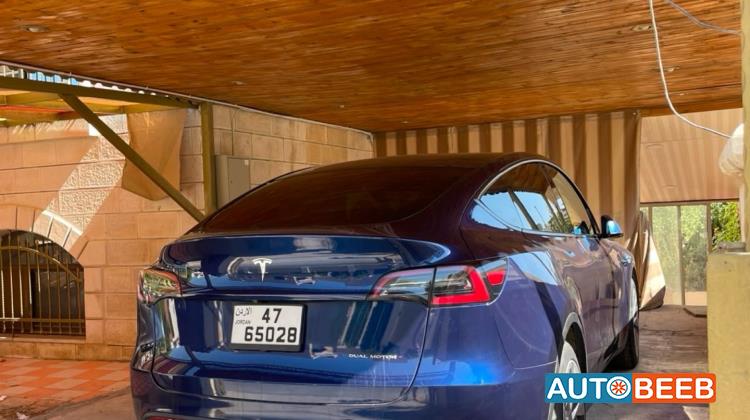 Tesla Y 2023