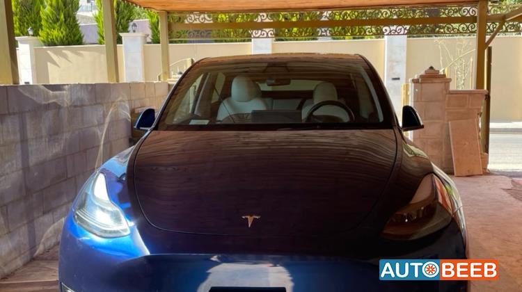 Tesla Y 2023