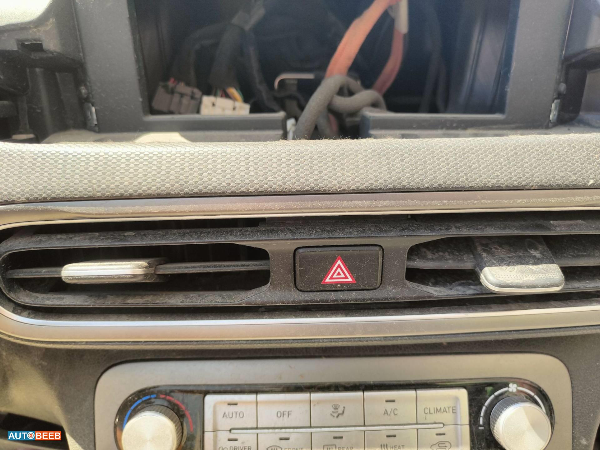 Cabin  Control buttons Hyundai kona