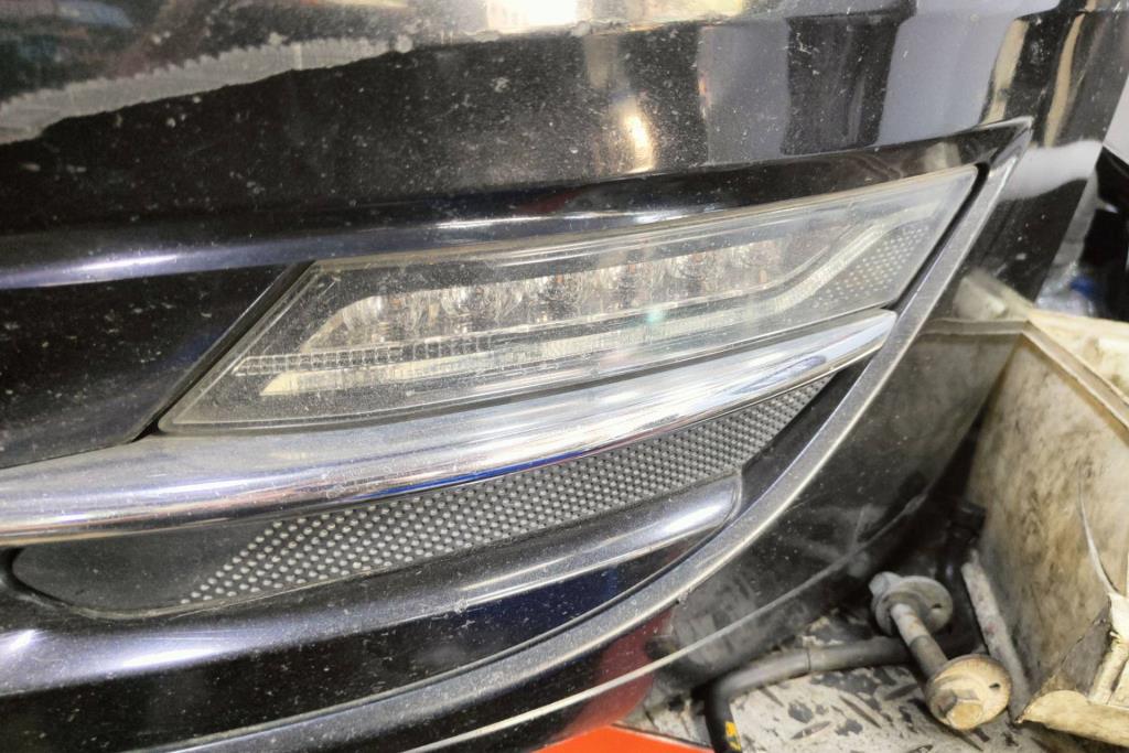 Lights Spotlight Lincoln MKZ