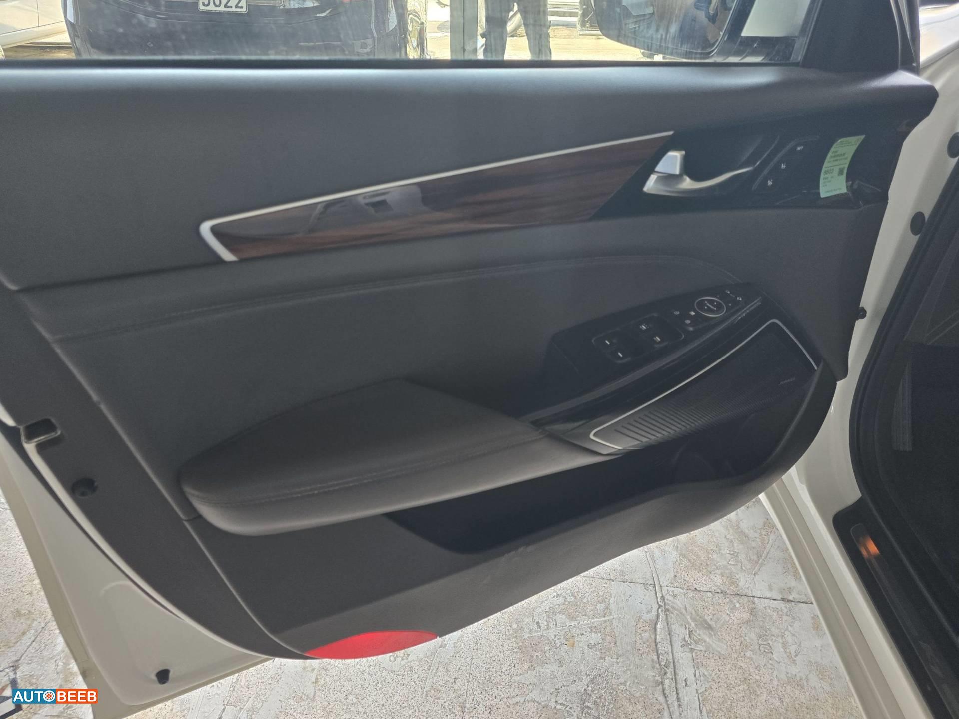 KIA Cadenza 2016