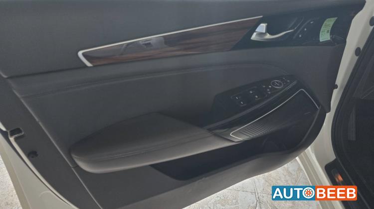 KIA Cadenza 2016