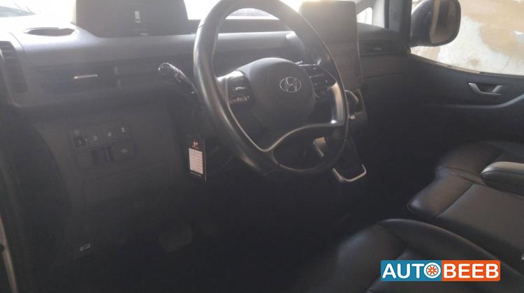Minivan Hyundai 2022