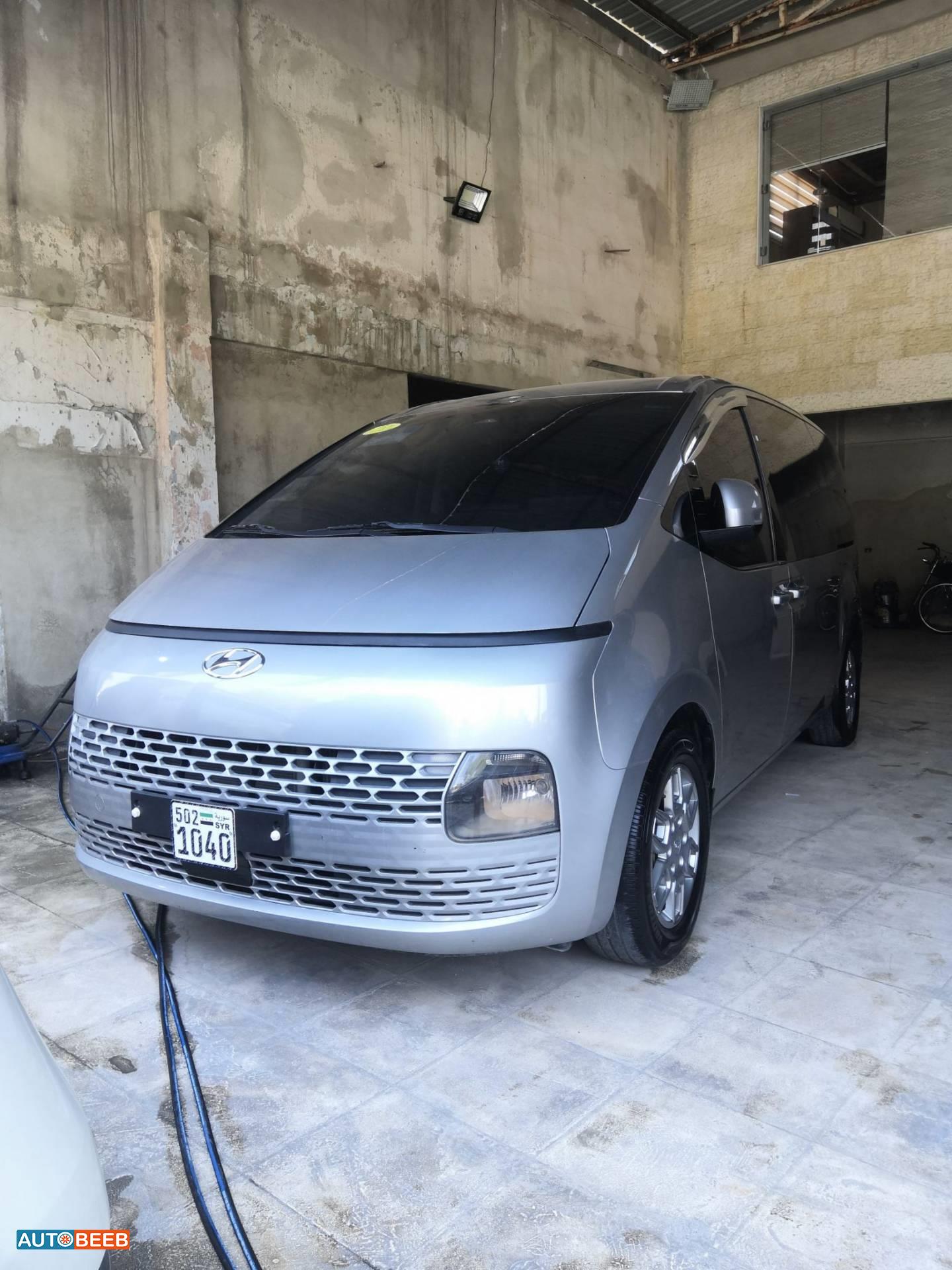 Minivan Hyundai 2022