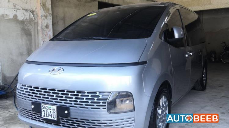 Minivan Hyundai 2022