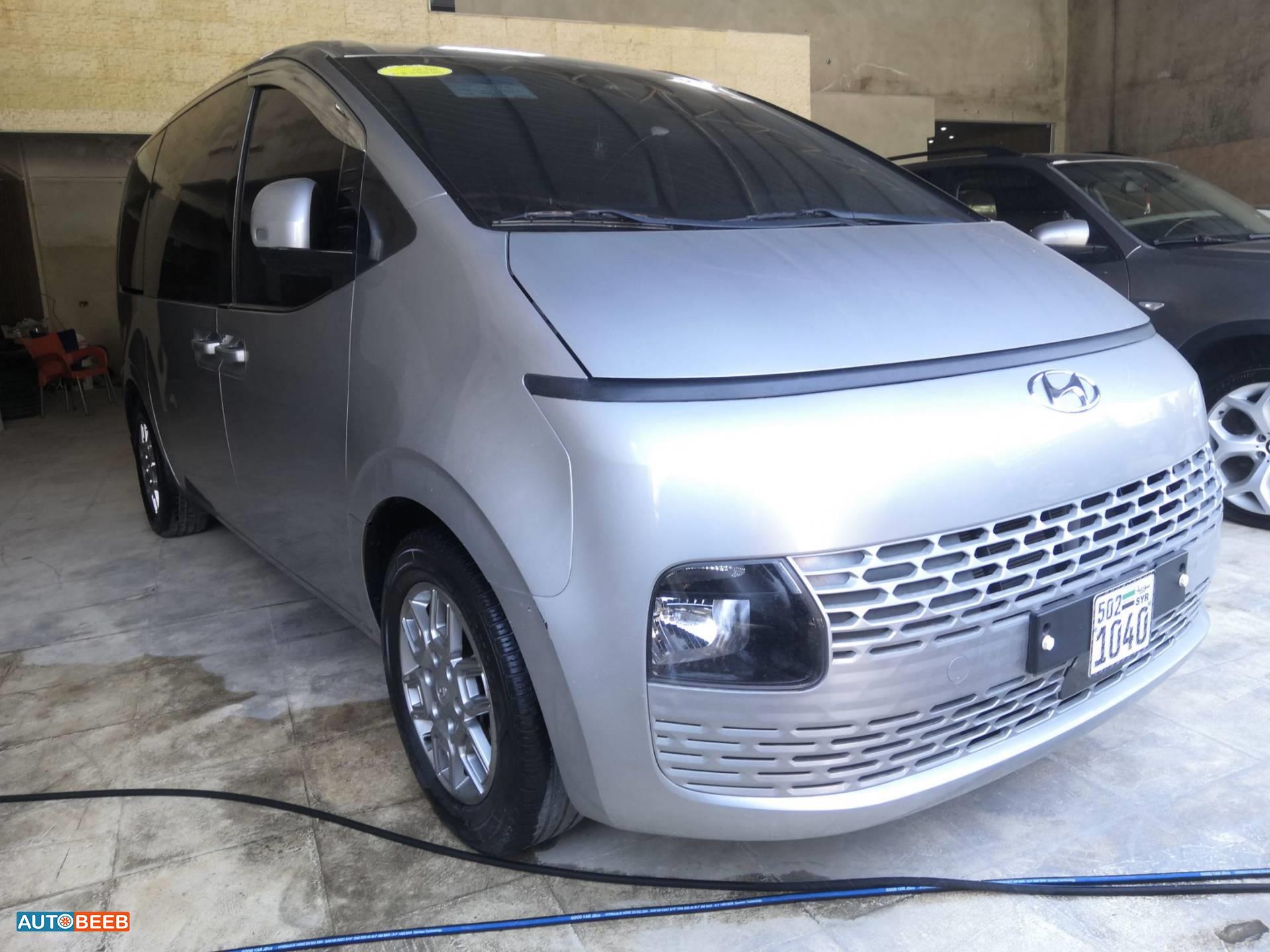 Minivan Hyundai 2022