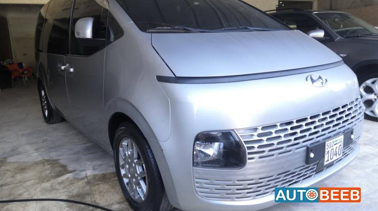 Minivan Hyundai 2022