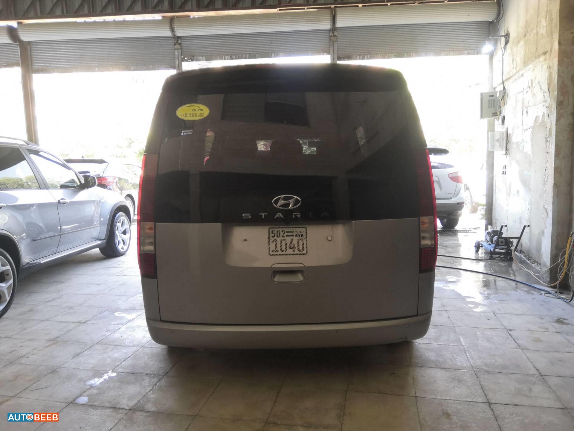 Minivan Hyundai 2022