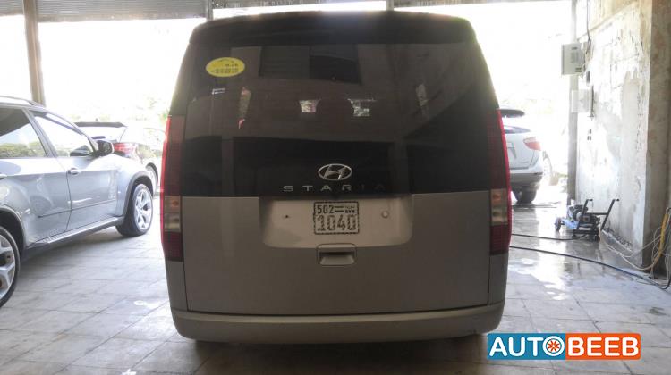Minivan Hyundai 2022