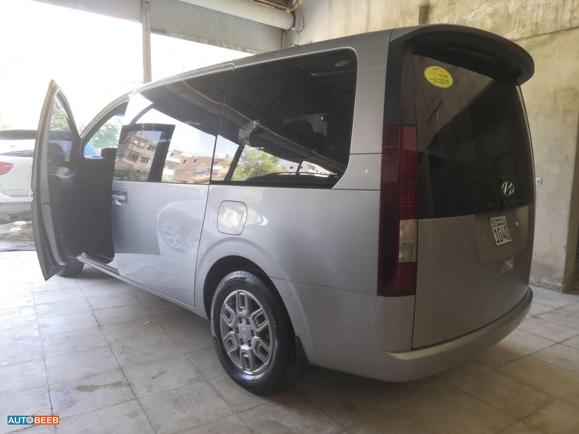 Minivan Hyundai 2022
