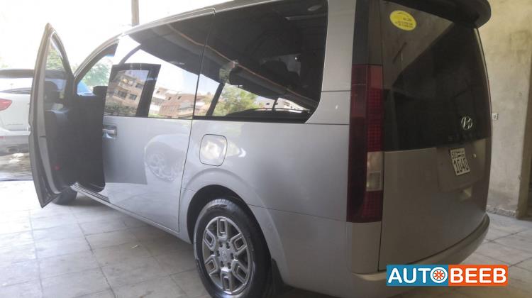 Minivan Hyundai 2022