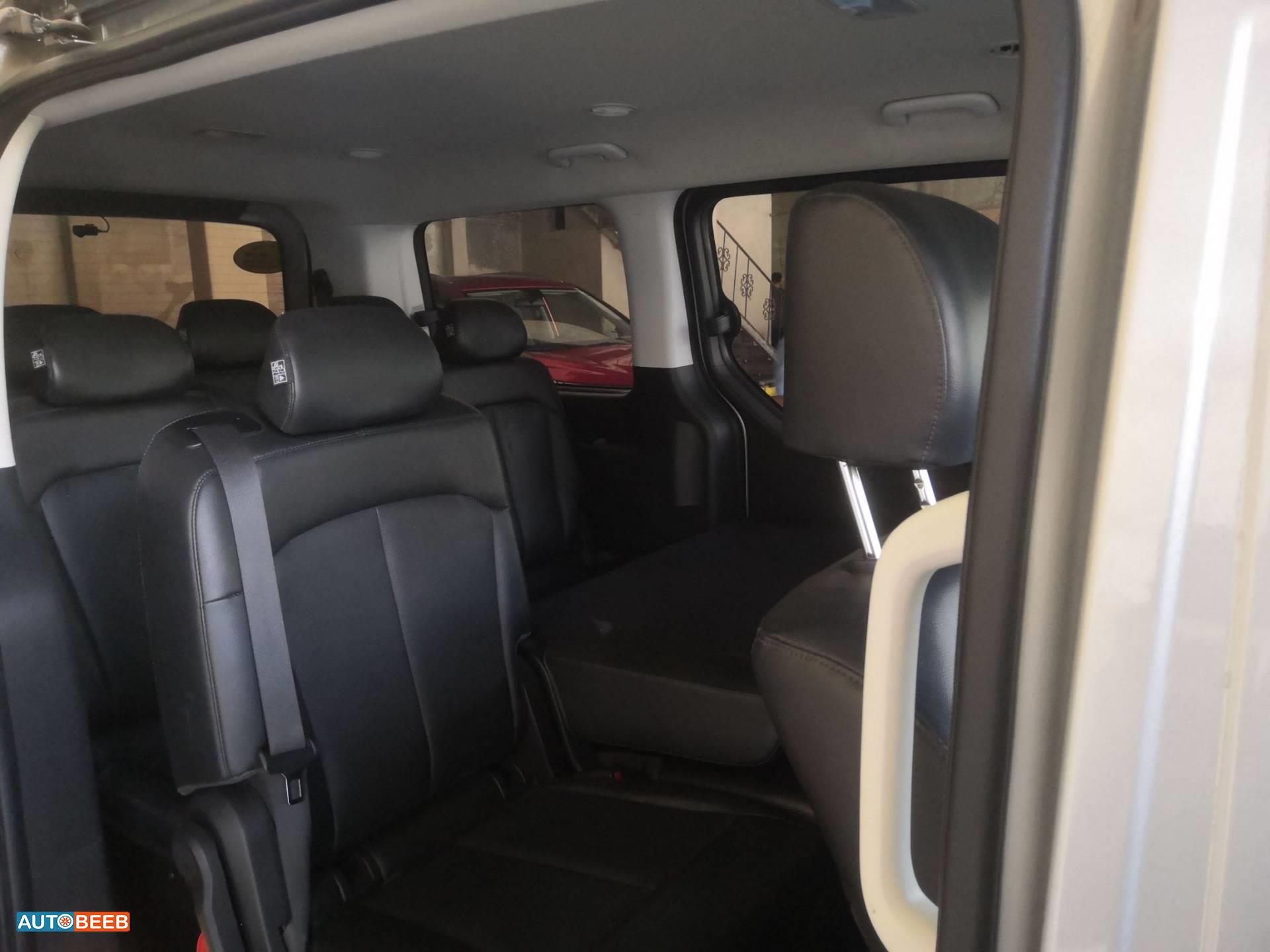 Minivan Hyundai 2022