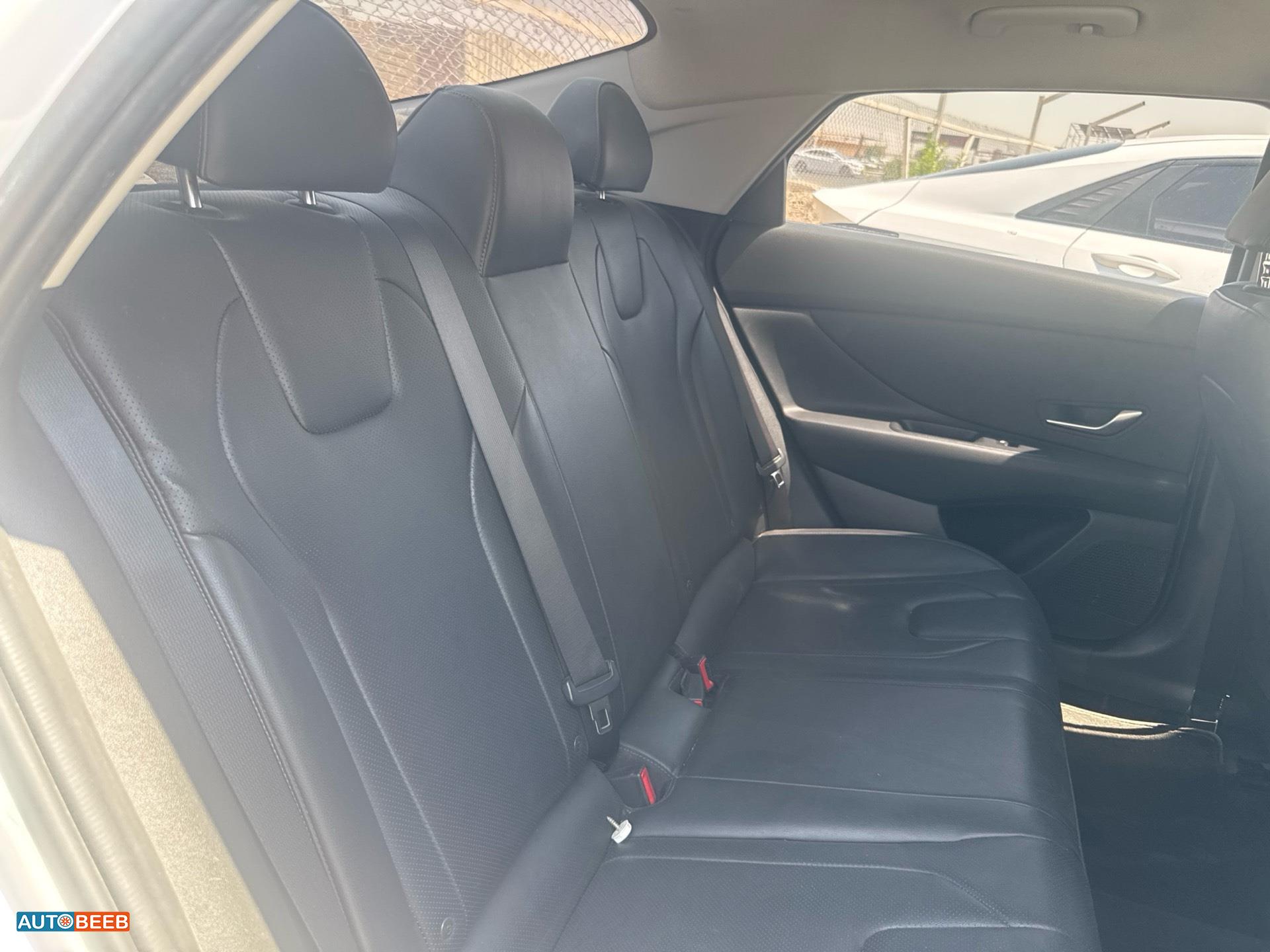 Hyundai Elantra 2021