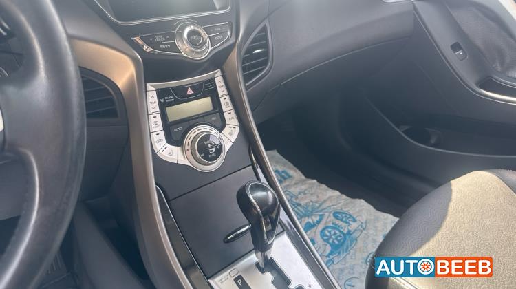 Hyundai Avante 2012