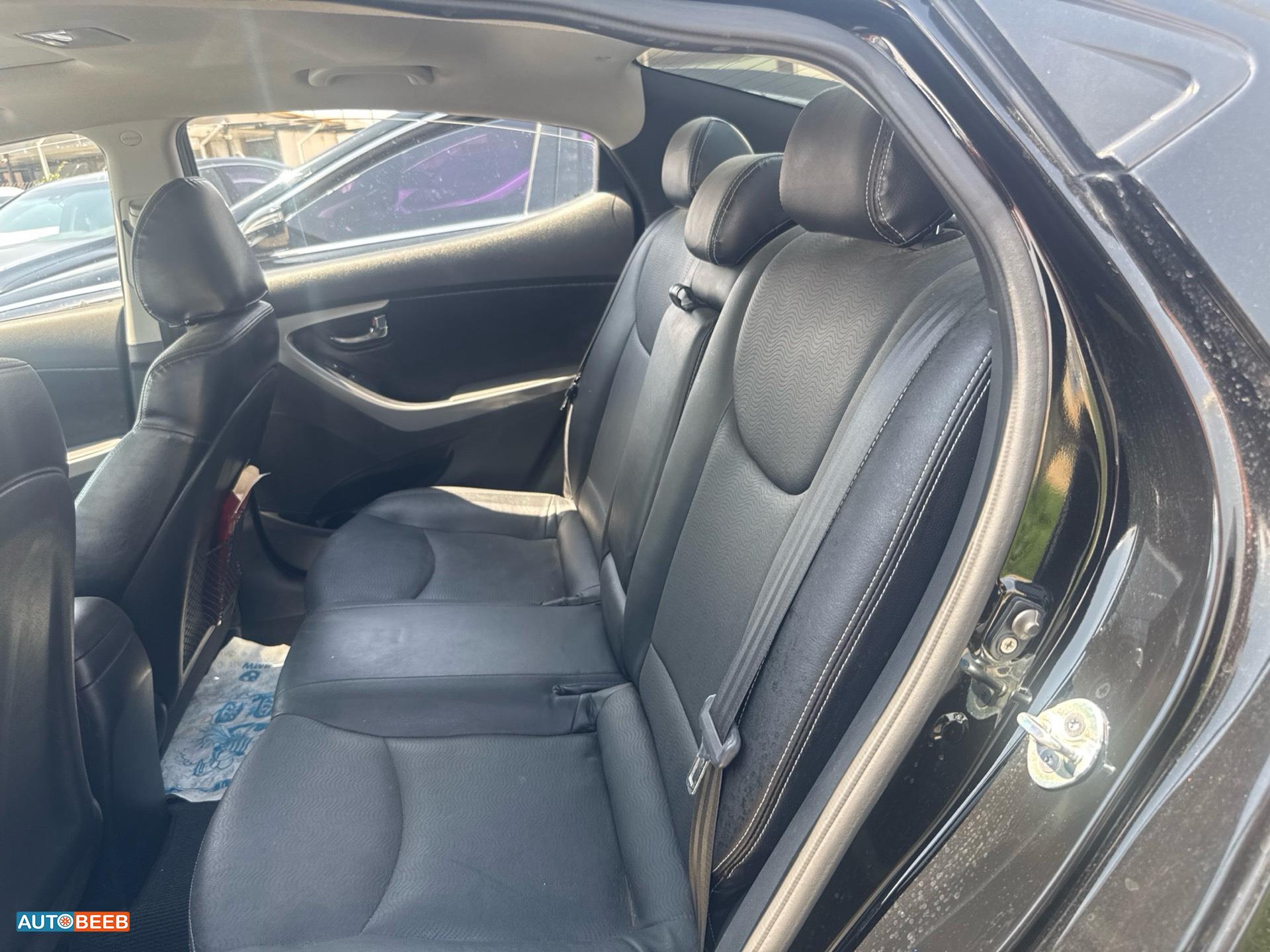 Hyundai Avante 2012