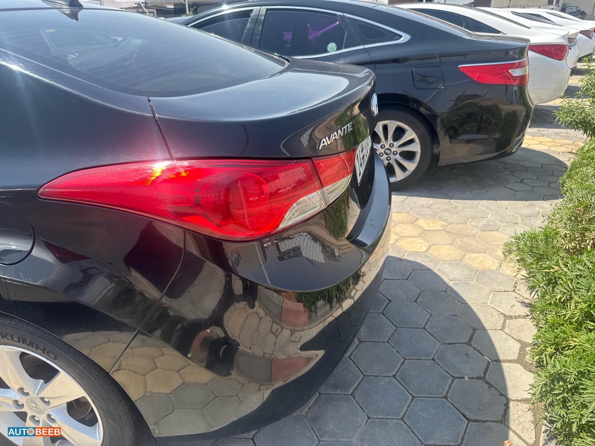 Hyundai Avante 2012