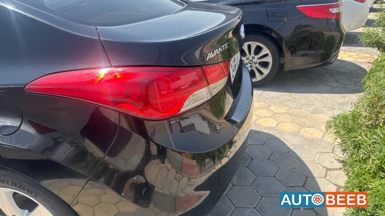 Hyundai Avante 2012