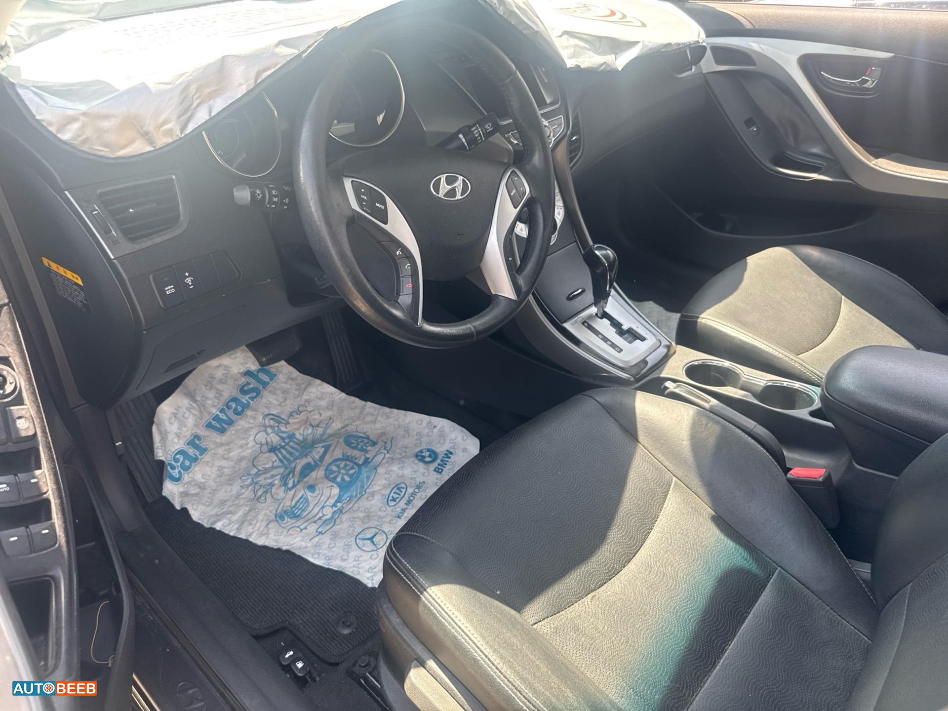 Hyundai Avante 2012