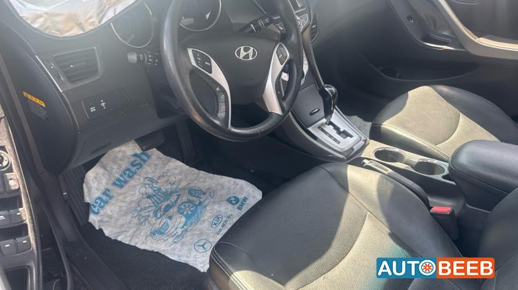 Hyundai Avante 2012
