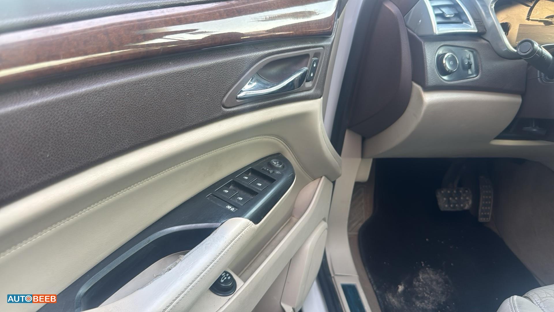 كاديلاك SRX 2013