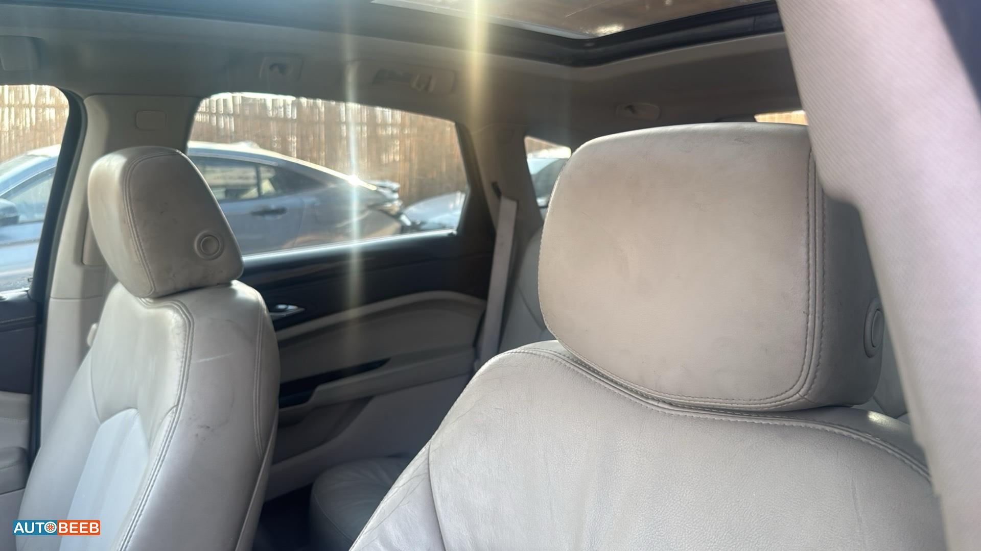 كاديلاك SRX 2013