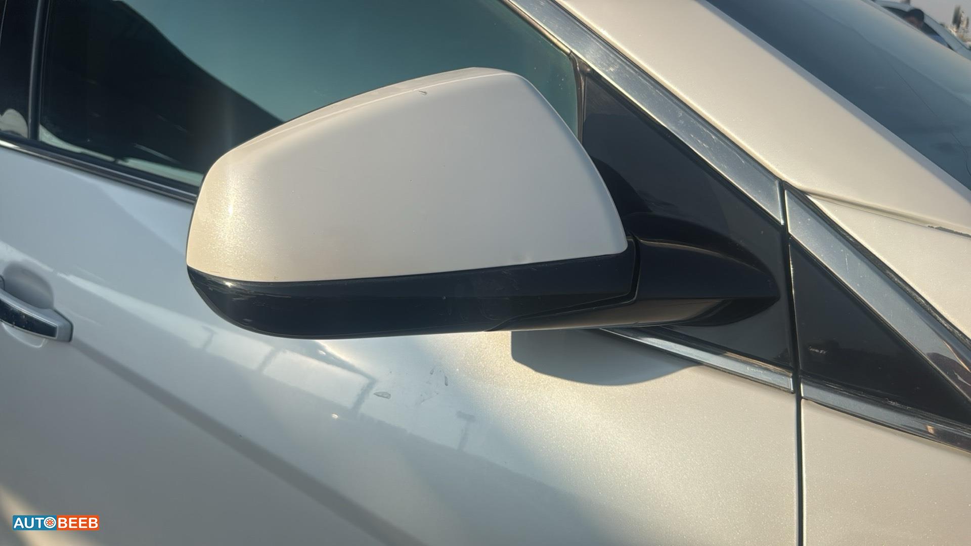كاديلاك SRX 2013