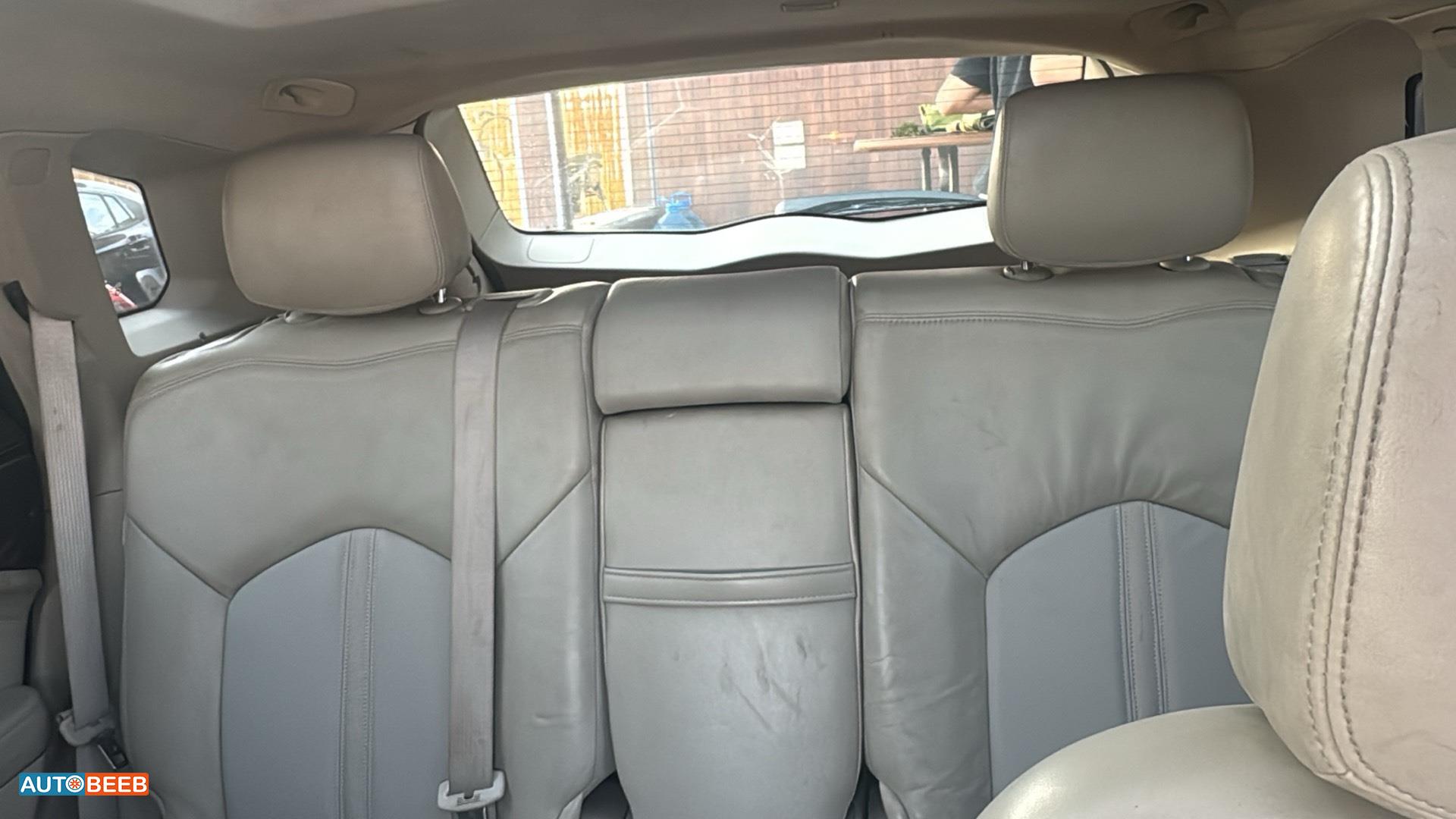 كاديلاك SRX 2013