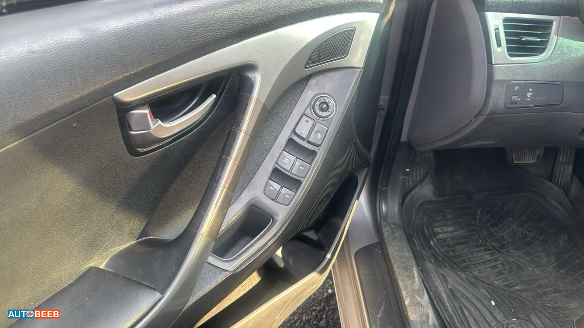 Hyundai Elantra 2011