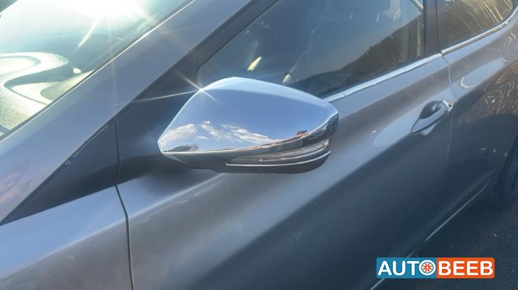 Hyundai Elantra 2011