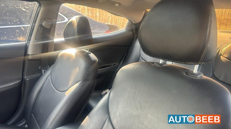 Hyundai Elantra 2011