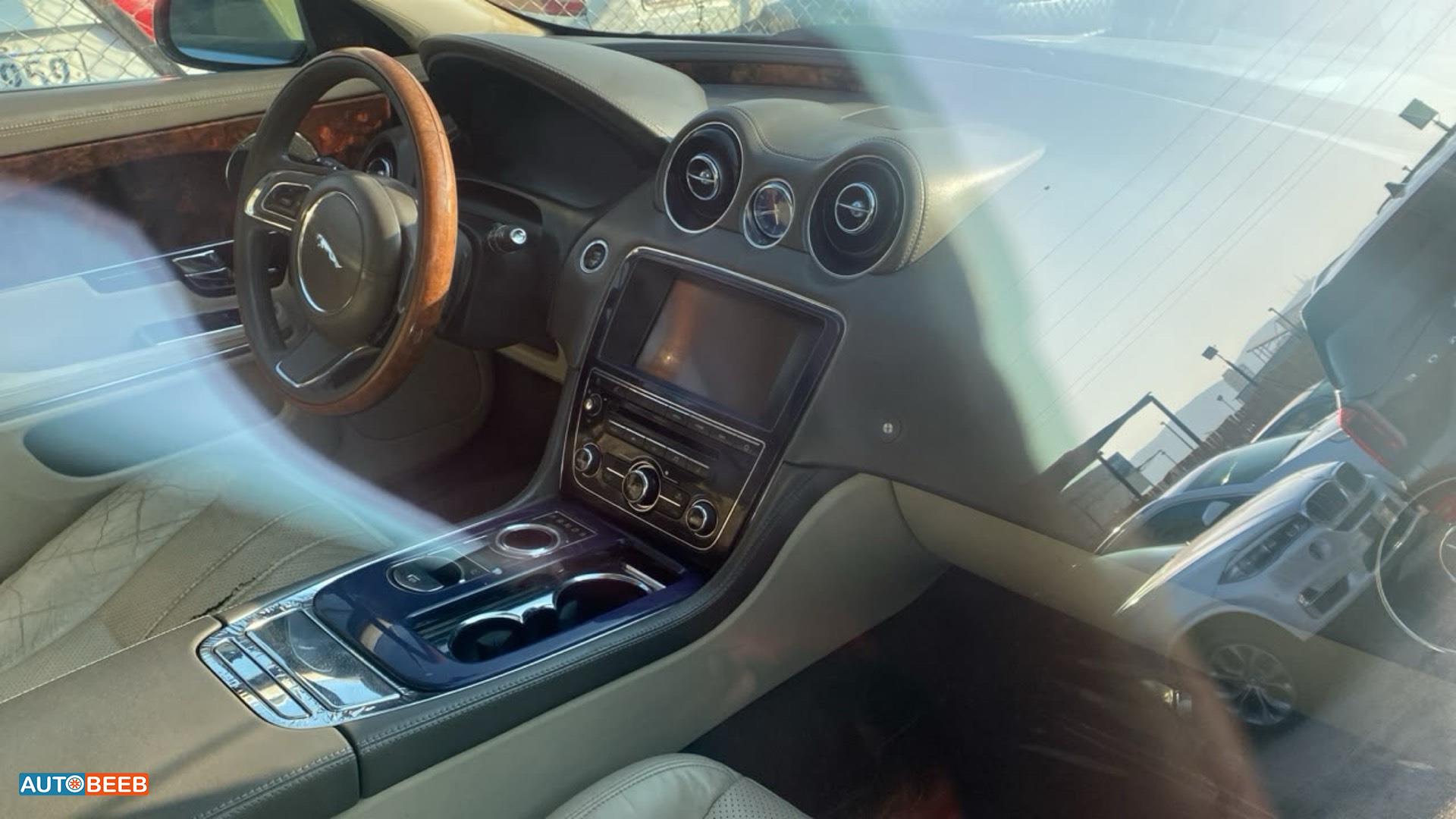Jaguar XJ 2011