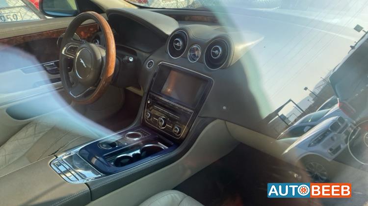 Jaguar XJ 2011