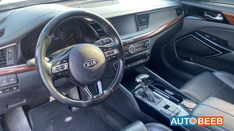 KIA Cadenza 2017