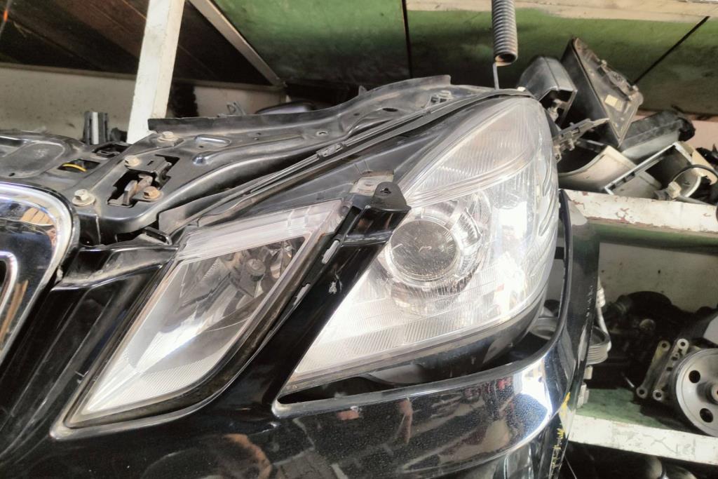 Lights Front light Mercedes Benz E200