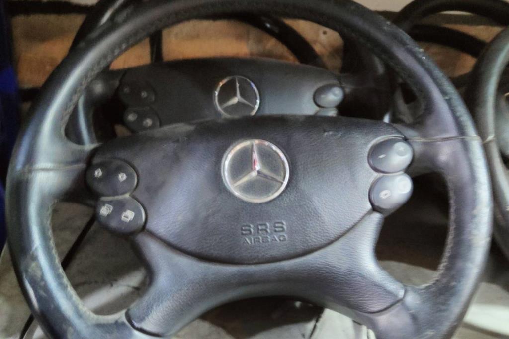 Cabin  Steering Wheel Mercedes Benz E200