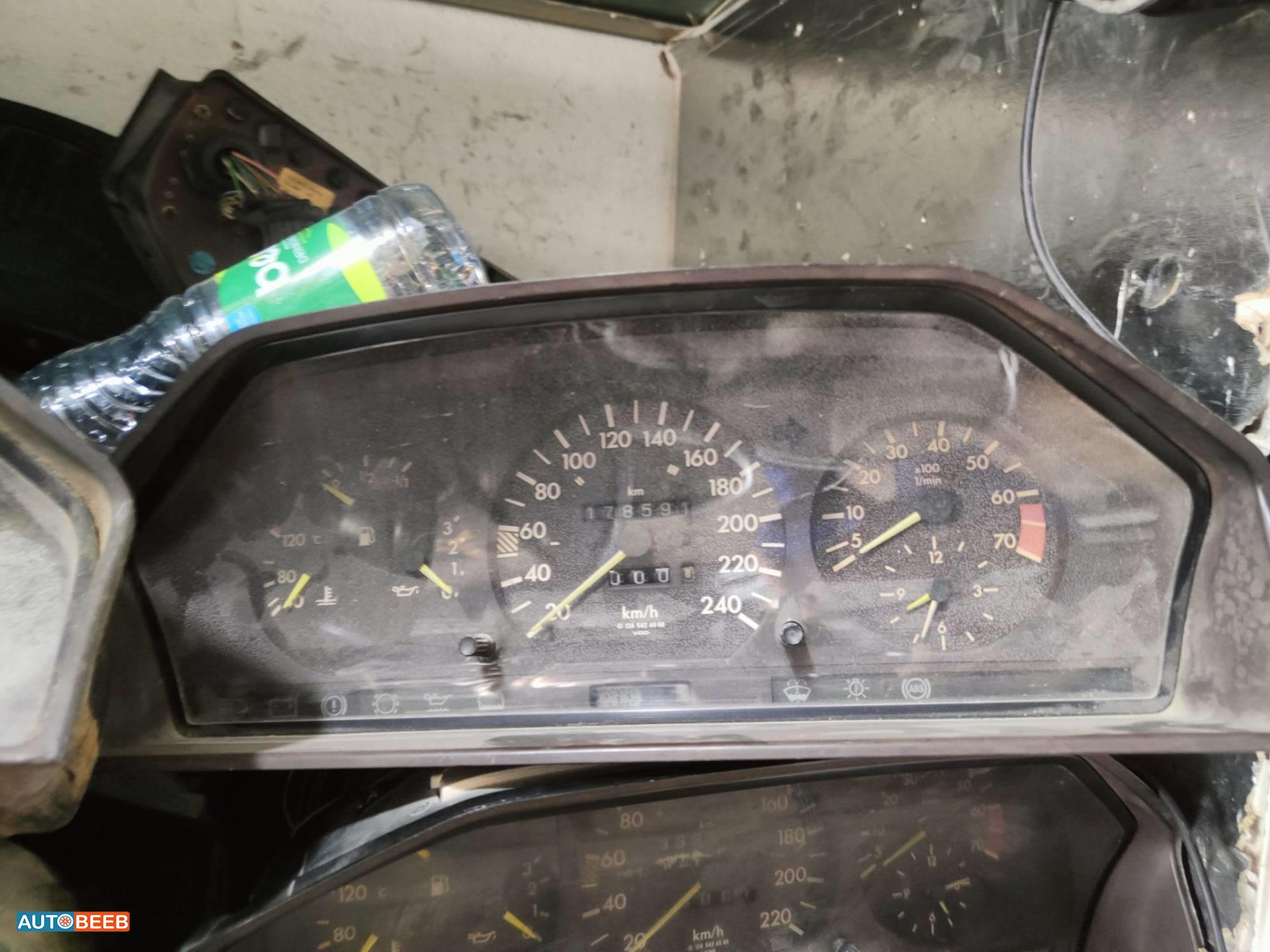 Cabin  Dashboard Mercedes Benz E200