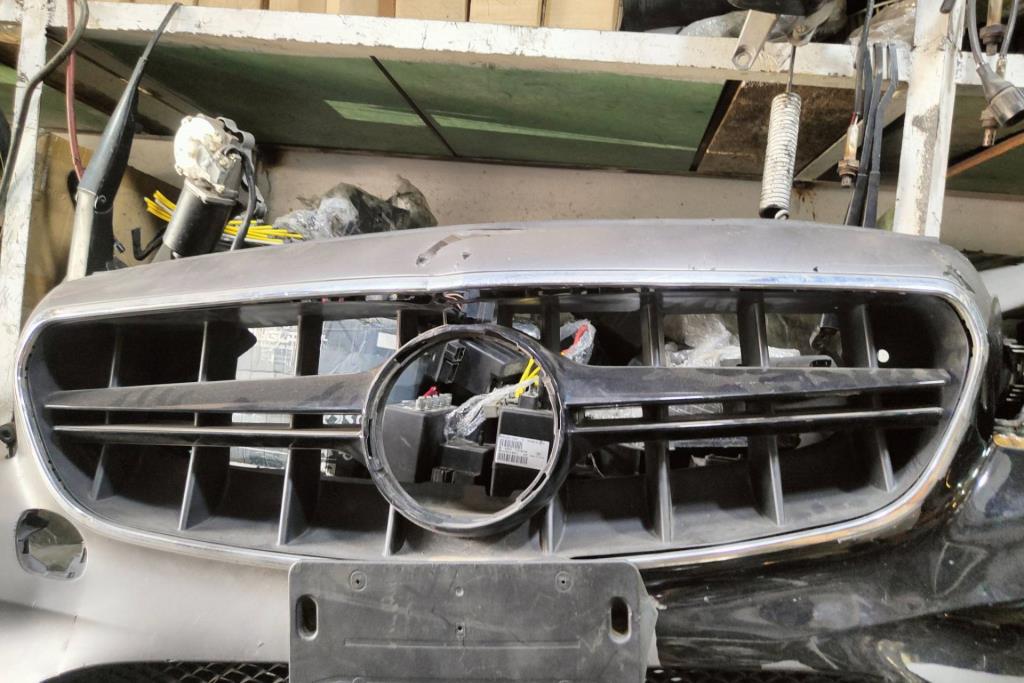 Body  Grilles Mercedes Benz E200