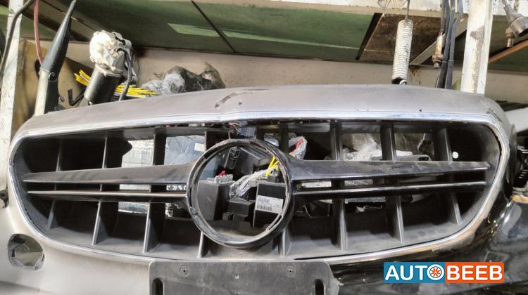 Body  Grilles Mercedes Benz E200