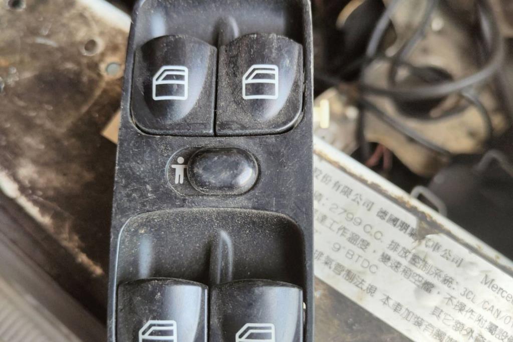 Cabin  Control buttons Mercedes Benz C200