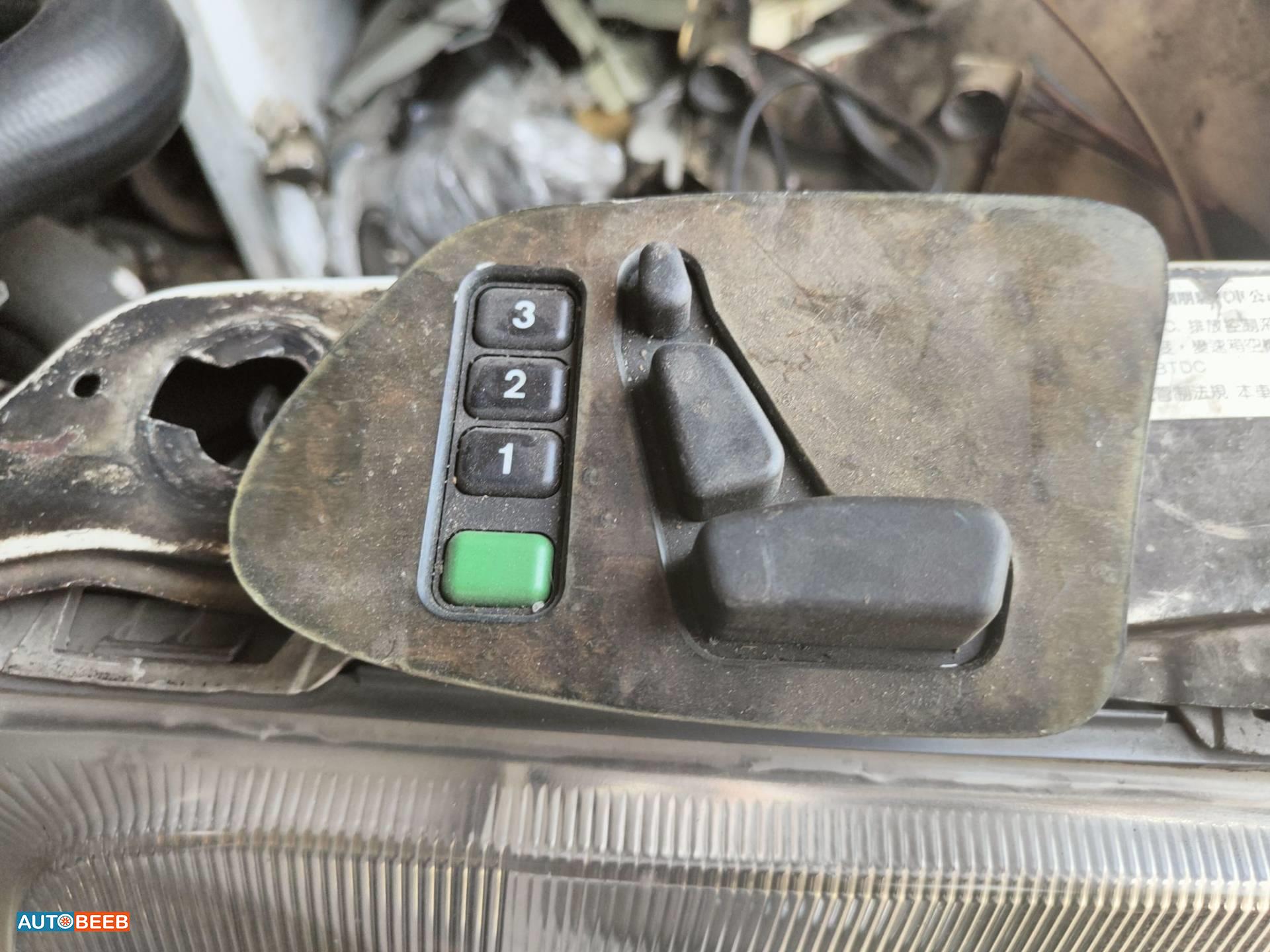 Cabin  Control buttons Mercedes Benz E200