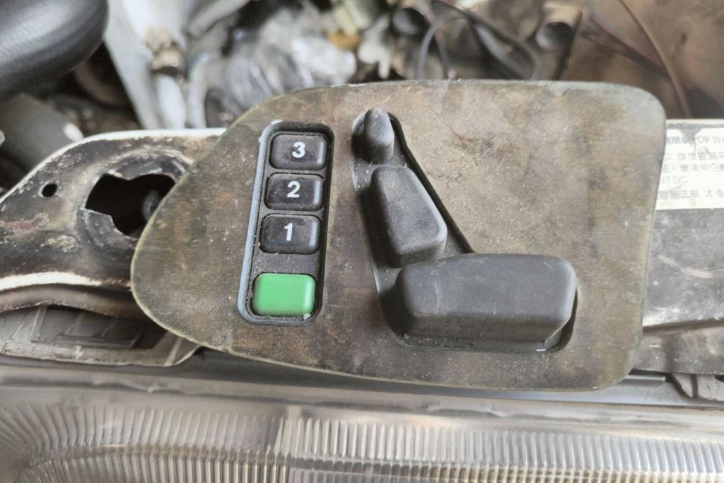 Cabin  Control buttons Mercedes Benz E200