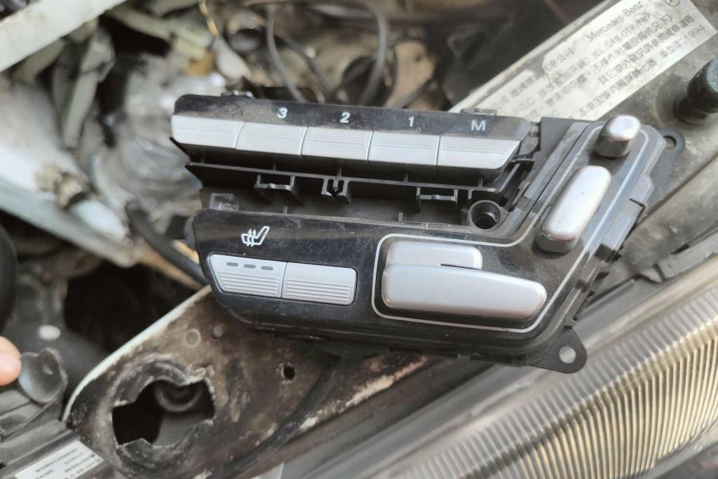 Cabin  Control buttons Mercedes Benz S350