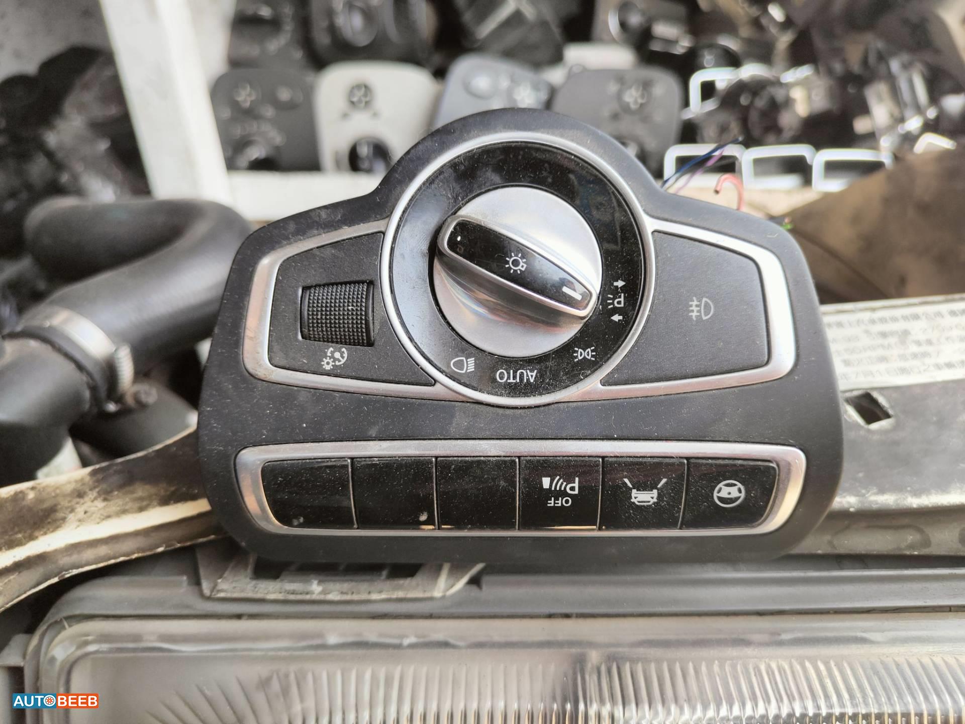 Cabin  Control buttons Mercedes Benz C200