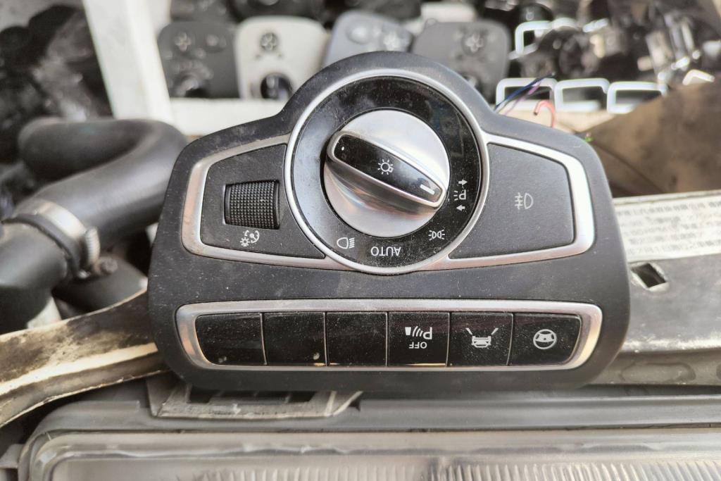 Cabin  Control buttons Mercedes Benz C200