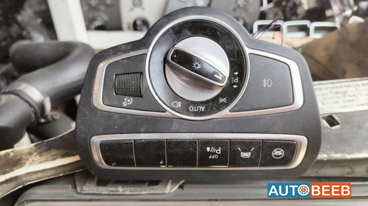 Cabin  Control buttons Mercedes Benz C200