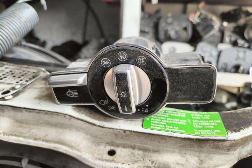 Cabin  Control buttons Mercedes Benz S350