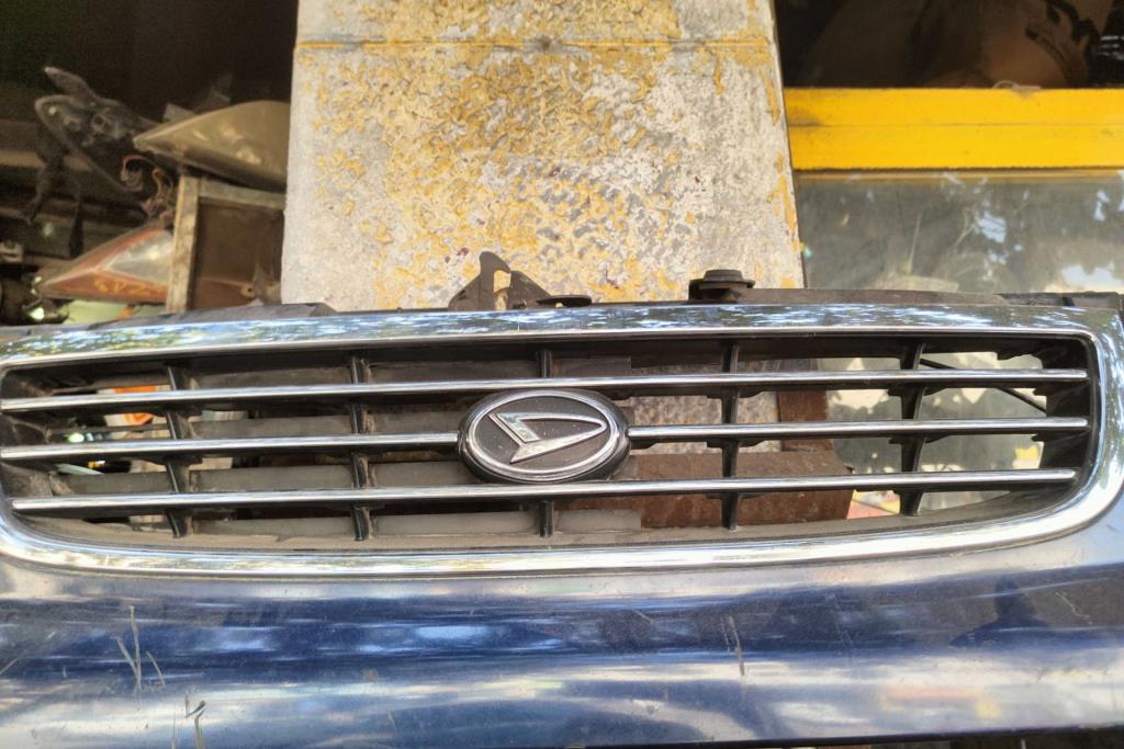Body  Grilles Daihatsu Mira