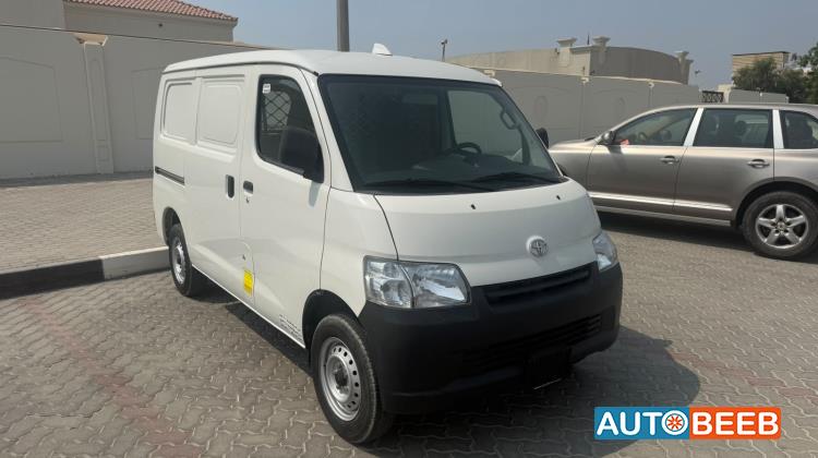 Minivan Toyota 2024