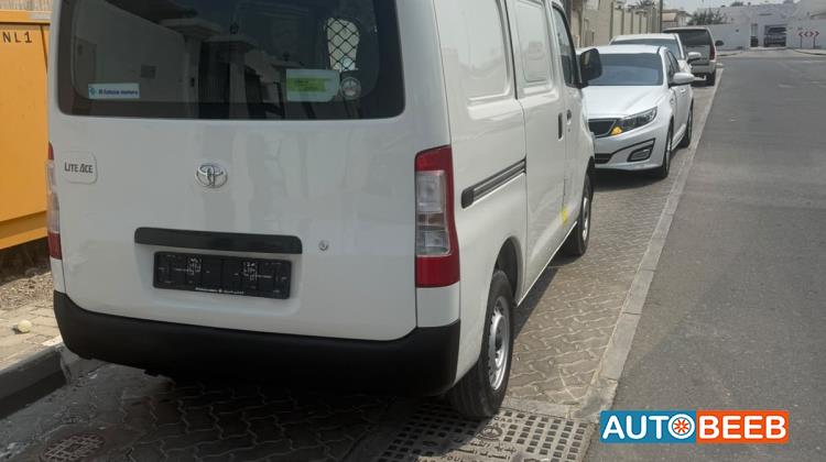 Minivan Toyota 2024
